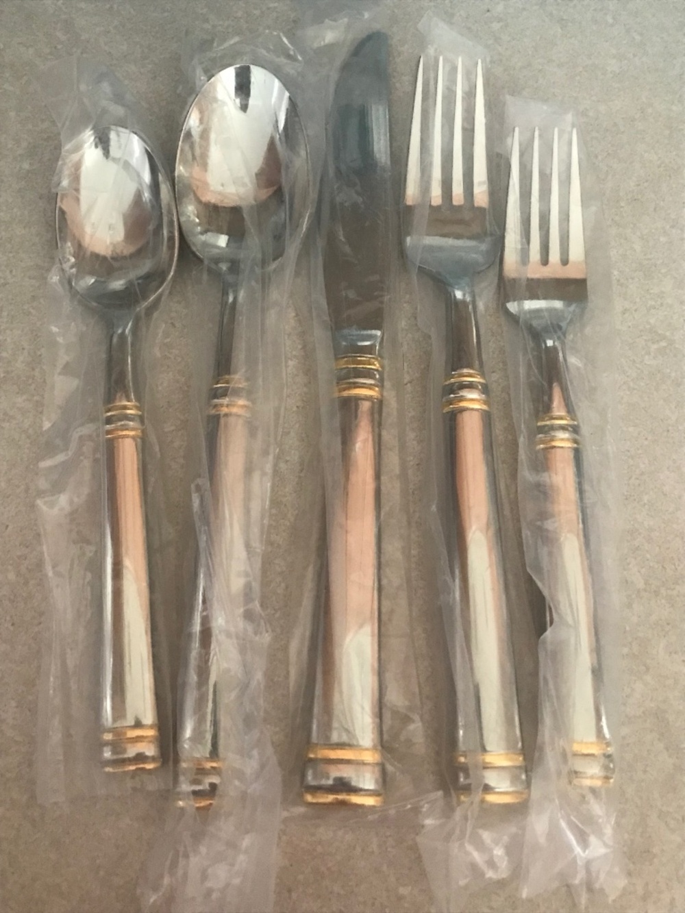 NEW Cambridge Tuscany Gold Band18/10 High Quality 5pcs flatware boxed!